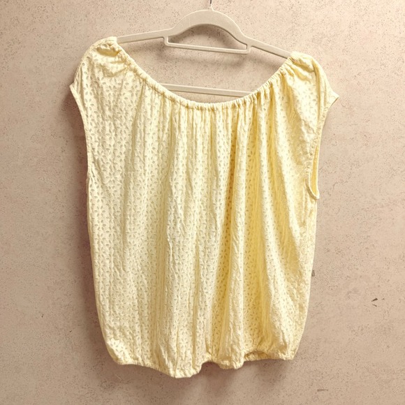 Ann Taylor LOFT M Womens Yellow‎ Summer Cozy Floral Eyelet Top Sleeveless Blouse - Picture 4 of 4